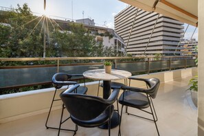 Outdoor dining - Nikita 1 3rd·Signature Athenian Residence (Athens)