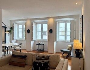 TV - Encantador apartamento novo com AC (Lisbon)