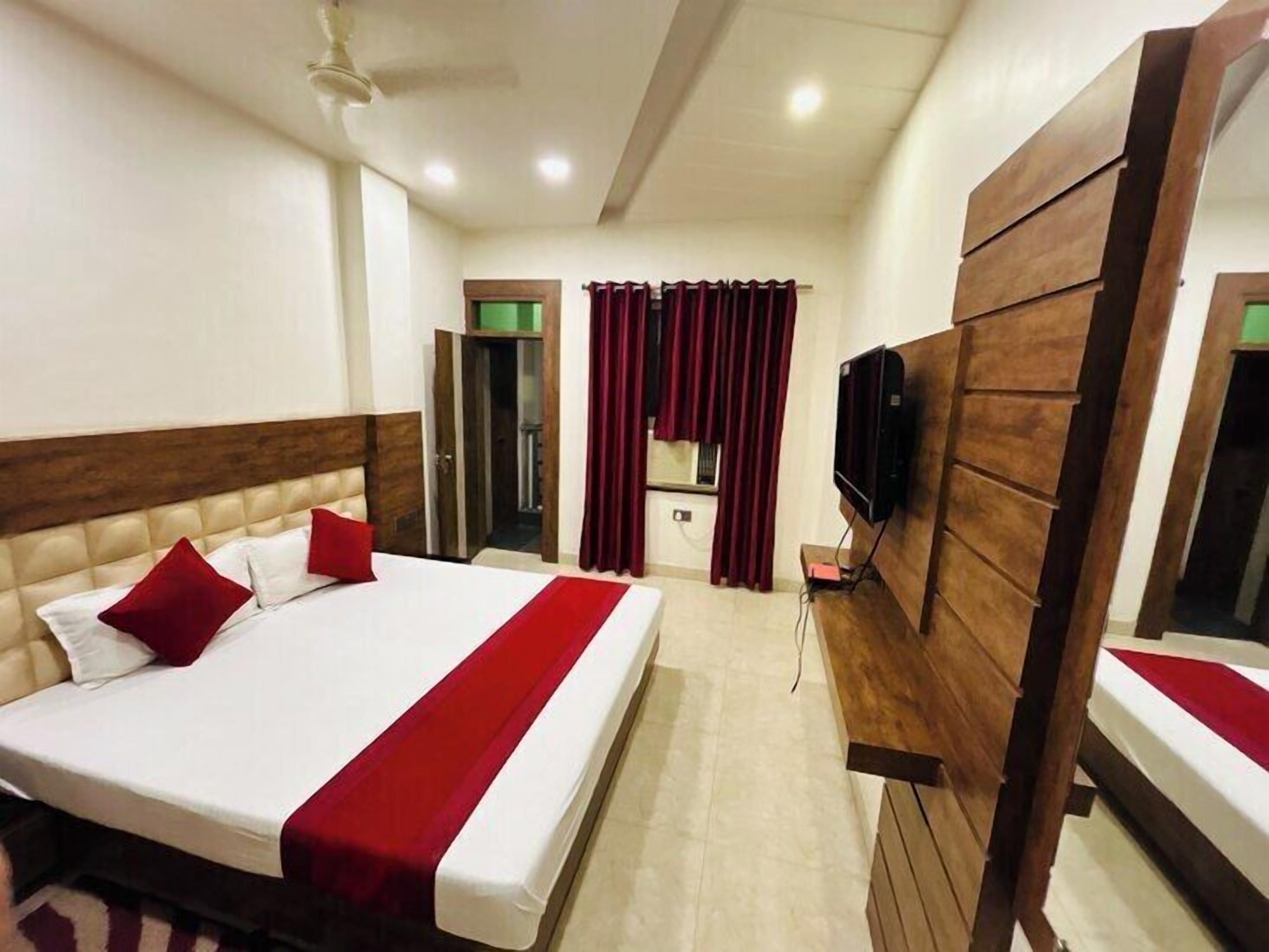 Kamar Double Standar, pemandangan kota | Meja kerja, ruang kerja ramah laptop, dan Wi-Fi gratis