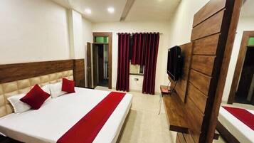 Kamar Double Standar, pemandangan kota | Meja kerja, ruang kerja ramah laptop, dan Wi-Fi gratis