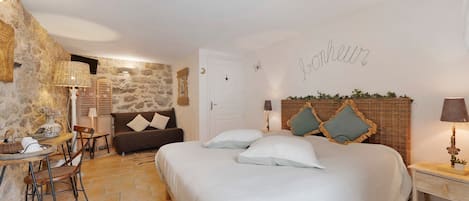 1 bedroom, WiFi, bed sheets