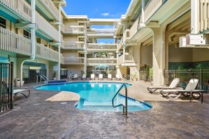 Pool - Kona Oceanfront Villa | Top Floor |  A/C | 2BR (Kailua-Kona)