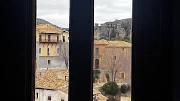 Apartamento, balcón, vistas a la montaña | Interior