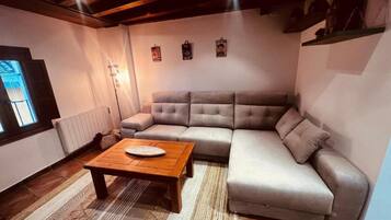 Toetasjesleilighet, fjellutsikt | Oppholdsområde