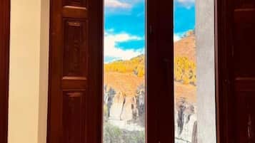 Apartment, Balcony, Mountain View | Interior