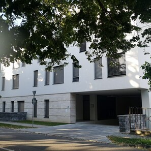 المنشأة من الخارج