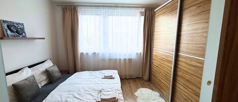 1 bedroom, WiFi, bed sheets