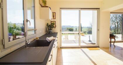 La Ruine de Rions âą Piscine au cĆur des vignes