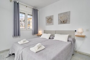 2 slaapkamers, een strijkplank/strijkijzer, wifi, beddengoed