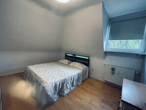 Room - 82 sqm vacation apartment in Oberhausen - near Westfeld Center, Sea Life & Legoland (Oberhausen)