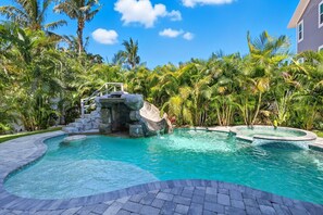 A heated pool - Beach & Bay by Beach Boutique Rentals (Bradenton Beach)