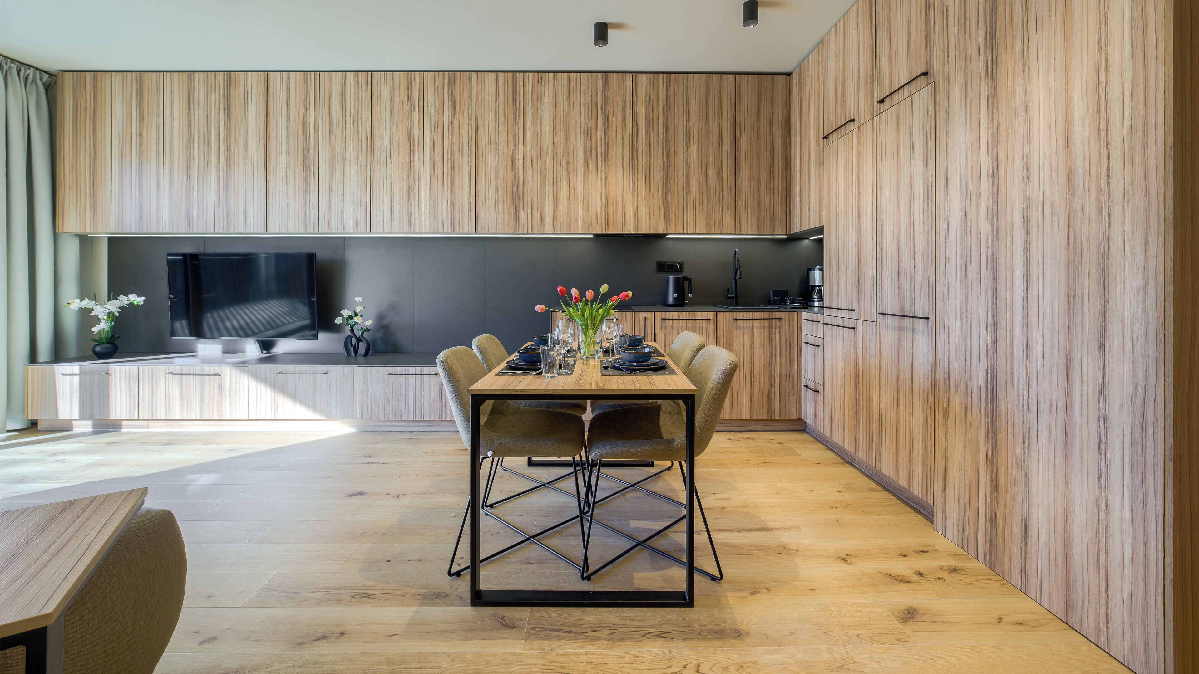 Leilighet, balkong | Spiseområde på rommet