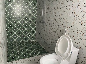 Bathroom - Y van cac homestay (Ninh Bình)