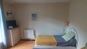 1 bedroom, iron/ironing board, WiFi