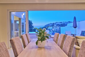 In-room dining - Extraordinary Villa With Private Pool & Steamsauna (Mellieha)