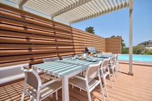Outdoor dining - Extraordinary Villa With Private Pool & Steamsauna (Mellieha)