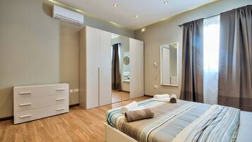 4 bedrooms, iron/ironing board, free cots/infant beds, bed sheets