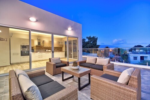 Luxurious Elegant Villa With Impressive Sauna&pool