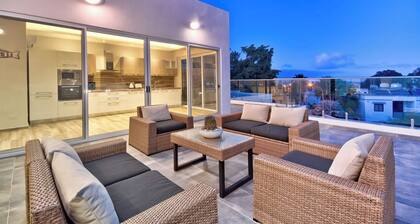 Luxurious Elegant Villa With Impressive Sauna&pool