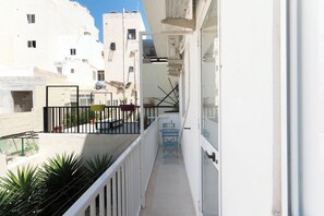 Balcony - Central Flat With Traditional Maltese Balcony (Gzira)