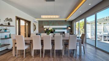 Khu vực ăn uống tại phòng