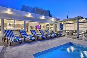 Indoor pool, outdoor pool - Prestigious Grand Villa With Luxurious Amenities (Mellieha)