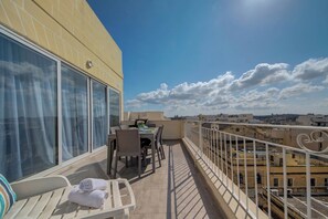 Balcony - Stunning Penthouse Apartment With Private Terrace (Gzira)
