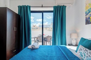2 chambres, fer et planche à repasser, draps fournis