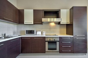 Fridge, oven, high chair - Spacious Light Filled Apartment With Balcony (Sliema)
