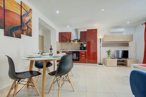 Repas dans la chambre