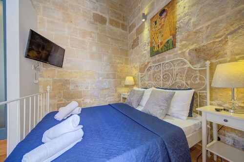 Enchanting Stone Villa With Pool and Jacuzzi