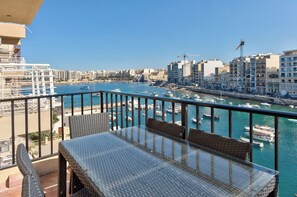 Balcony - Stylish Modern Apartment With Spacious Living (St. Julian's)