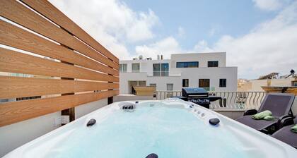 Airy Top Floor Apartment With Stunning Terrace