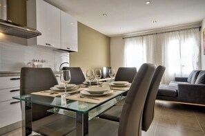 In-room dining - Amazing Airy Apartment Surrounded by All Amenities (Gzira)