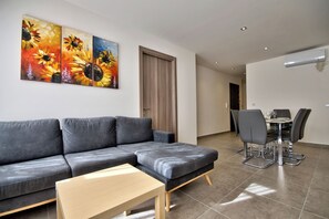 TV - Amazing Airy Apartment Surrounded by All Amenities (Gzira)