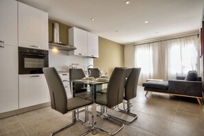 In-room dining - Amazing Airy Apartment Surrounded by All Amenities (Gzira)
