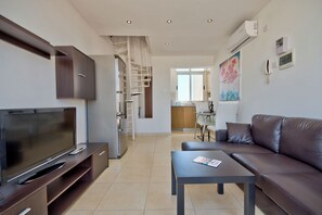 Living area - Stunning City Views Sliema Duplex Penthouse (Sliema)