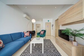 Living area - Sliema Sunny 3-bedroom Penthouse With Jacuzzi (Sliema)