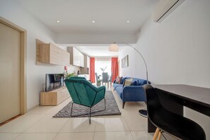 Living area - Sliema Sunny 3-bedroom Penthouse With Jacuzzi (Sliema)