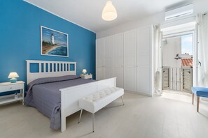 2 bedrooms, iron/ironing board, WiFi, bed sheets - Vacation Home in the Heart of the Village with Private Terrace, Wi-Fi, and Air Conditioning (Calasetta)