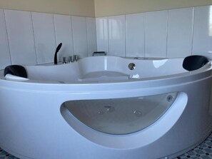 Bathroom - Vrbo Property (Baiona)