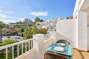 Outdoor dining - Apartment 'N6' with Shared Pool, Wi-Fi, and Air Conditioning (Nerja)