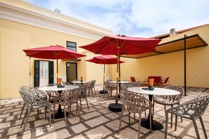 Outdoor dining - Palazzo Emanuele Luxury (Gallipoli)
