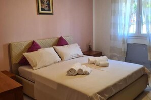 3 bedrooms, iron/ironing board, WiFi, bed sheets - Nadiia House (Cinisi)