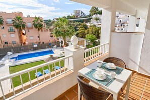 Outdoor dining - Apartment 'N4' with Shared Pool, Wi-Fi and Air Conditioning (Nerja)