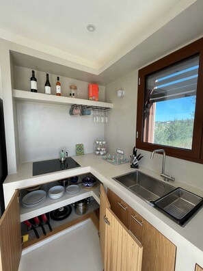 Private kitchen - Charming 2-bedroom villa with AC in beautiful Sicilia (Sicilia)