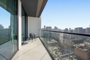 Property grounds - Luxurious JVC Getaway l Infinity Pool & Gym (Dubai)