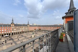 Property grounds - M (TOL241) Spectacular 2 bedroom apartment in the Plaza Mayor (Madrid)