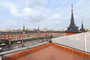 Property grounds - M (TOL241) Spectacular 2 bedroom apartment in the Plaza Mayor (Madrid)