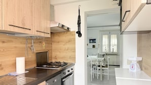 Kjøleskap og oppvaskmaskin